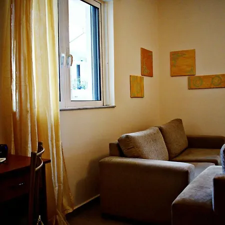 Helen - The Spartan Home Buitenkant foto